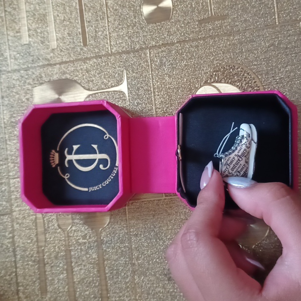 Silver hight top sneaker charm